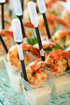 Poached Shrimp, Bite Size Food, Appetizers For A Crowd, Seafood Appetizers, Snacks Für Party, Food Display, Mini Foods, Wedding Food, Food App