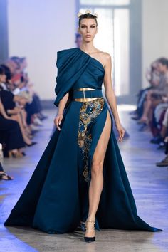 Elegant Runway, Elie Saab Haute Couture, 2019 Couture, Outfit Essentials, Elie Saab Fall, Elie Saab Couture, Gaun Fashion, 파티 드레스, Model Streetstyle