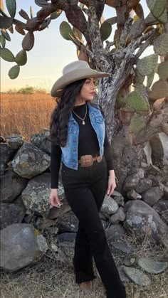 Ranchero Outfits Women, Freezing Winter Outfits, Winter Outfits Cold Freezing, Cold Winter Outfits Aesthetic, Outfit Vaqueros, Vaquera Fits, Jaripeo Outfits