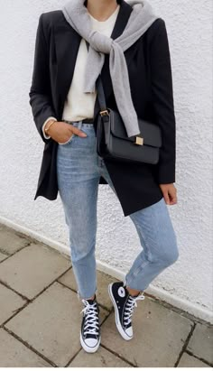 Black Blazer Outfit, Spring Outfits Ideas, Blazer Outfits Casual, Converse Outfits, Jeans Blazer, Spring Work Outfits, Casual Outfit Inspiration, Black Converse, Blazer Jeans