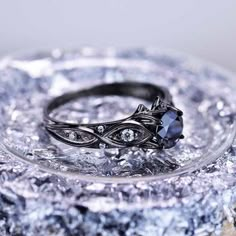 Fantasy Wedding Rings, Nerdy Jewelry, Celtic Engagement Rings, Cute Engagement Rings, Future Engagement Rings, Black Wedding Rings, Celtic Wedding Rings, Mens Engagement, Dream Engagement Rings