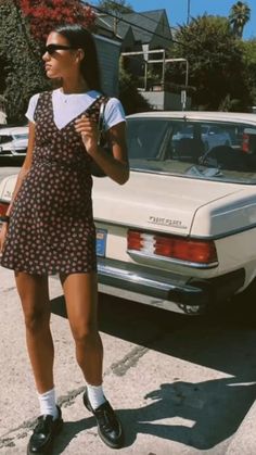 outfit ideas, aesthetic, indie, dresses, cute dress, casual dress Europe Outfits, Look Retro, Looks Street Style, Mode Inspo, Brown Dress, Mode Vintage, Looks Style, Mode Inspiration