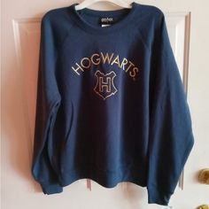 Harry Potter Hogwarts Ladies Sz Small Sweatshirt New With Tags. Made Of Soft Polyester & Rayon Blend Hogwarts Sweatshirt, Harry Potter Sweater, Bird Hoodie, Harry Potter Merch, Harry Potter Sweatshirt, Pink Crewneck Sweatshirt, Black Crewneck Sweatshirt, Crewneck Sweatshirt Women, Harry Potter Outfits