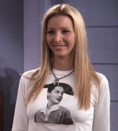 Lisa Kudrow Style, Lisa Kudrow 90s, Phoebe Outfits, Phoebe Hair, Phoebe Buffay Style, Lisa Kudrow Friends, Kaley Cuoco Body, Friends Phoebe