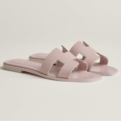 Pink Hermes Sandals, Posh Shoes, Girl Wishlist, Hermes Slippers, Unrealistic Wishlist, Baby Pink Shoes