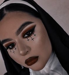 Hot Nun Halloween Costumes Makeup, Scary Nun Halloween Makeup, Nun Makeup Look, Dark Nun Makeup, Nun Make Up Halloween, Nun Makeup Halloween Easy