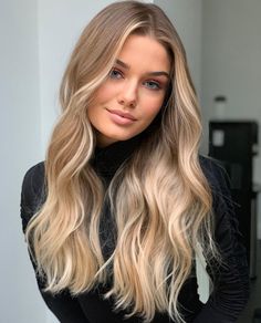 Try using hair extensions, it will make a big change to your overall hair styling. Let you find a different beauty Mid Length Blonde Hair Balayage, Light Brown Blonde Balayage, Blonde Beach Waves, Beach Waves Hair, Lived In Blonde, Beach Blonde Hair, Blonde Hair Goals, Summer Blonde, Beach Wave Hair