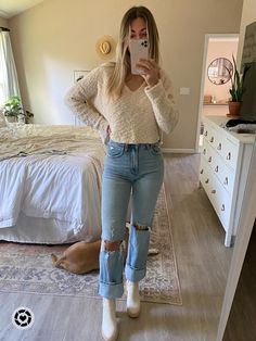 Abercrombie Jeans Outfit, Dolce Vita Caster, Jeans Outfit Fall, Booties Outfit, Jeans Free People, Abercrombie Jeans, Fall Inspiration, Trendy Fall, White Boots