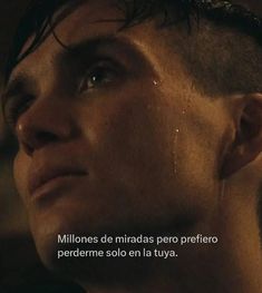 a close up of a person's face with the caption millones de ninadas perfero parademe solo en la tuya