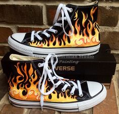 Black Hi Top Converse, Boty Converse, Converse Haute, Kids Converse Shoes, Painted Converse, Black Chucks, Black High Top Converse, Custom Converse, Hand Painted Shoes