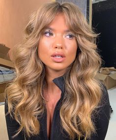 Bangs Wavy Hair, 70s Hair, Fall Hair Trends, Farrah Fawcett, Curly Hair With Bangs, Long Hair With Bangs, Long Blonde, Long Wavy Hair, Short Hair With Bangs