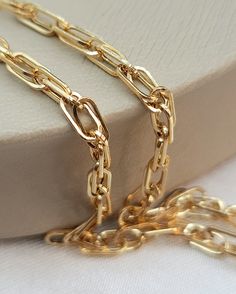 Men's & Women's 18K Gold Paperclip Chain necklace! --- Crafted in GUARANTEED HIGH-QUALITY 18-Karat GOLD -- Pure Gold Material, Not Gold-Filled or Plated --- ** Chain options base on their length and weight: 20 inches - 2 millimeter - 3.25 grams 20 inches - 3 millimeter - 5.00 grams Closure: Lobster clow ( Strong and Durable ) Style: Paperclip   Please feel free to message me for any costume sizing or engraving requests! * About 18K Gold: 18K gold pieces are crafted to last a lifetime. When it co Cable Chain Link Necklace For Anniversary, Classic Paperclip Chain Necklace For Anniversary, Gold Paperclip Chain Necklace For Anniversary, Figaro Link Chain Necklace For Anniversary, Anniversary Link Chain Necklace With Paperclip Chain, Anniversary Paperclip Chain Link Necklace, Anniversary Paperclip Chain Necklace, Anniversary Yellow Gold Paperclip Chain Necklace, Cuban Link Necklace