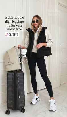 Black Leggings Outfit Ideas, Leggings Casual Outfit, Black Leggings Casual, Airport Outfit Winter, Leggings Outfit Ideas, Airport Travel Outfits, Airplane Outfits, Fashion Travel Outfit