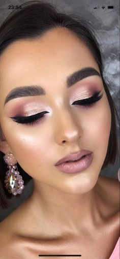 Rose Gold Makeup Looks, Quinceanera Makeup, Rose Gold Eye Makeup, Guest Ideas, Wedding Eyes, Gold Makeup Looks, Wedding Eye Makeup, Glam Wedding Makeup, Gold Eye Makeup