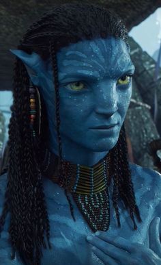 an avatar from avatar with yellow eyes and braids in front of other avatars