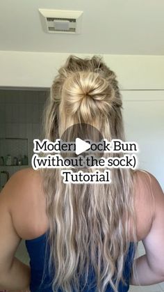 Lainey Ostrom on Instagram: "Literally one of my favorite buns. A sock bun without the sock. Who here used to roll up a sock from their drawer and make a large bun on top of their head? Of course it had to be slicked back with NO BUMPS. Am I right? 😆🙋🏼‍♀️ good old days! 
-
#sockbun #hairupdostyle #hairupstyle #hairupdos #halfuphairstyle #halfuphalfdown #halfuphairdo #halfupmessybun #messybuntutorial #easybun #bohobun #bohohairstyles" How To Do A Top Bun, Diy Sock Bun, Half Up Hair Do, Sock Bun Tutorial, Med Hair, Boho Bun, Sock Bun Hairstyles, Sock Buns, Half Up Bun