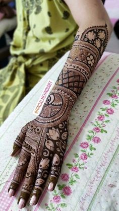 Full Hand Back Mehndi Designs, Back Hand Mehndi Bridal, Mehndi Designs Bridal Back Hand, Mehandi Back Hand Designs, Full Back Hand Mehndi Designs, Bridal Back Hand Mehndi Design, Wedding Henna Designs, Back Hand Mehndi Design, Rajasthani Mehndi Designs