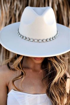 Ranch Vibes, Western Hats For Women, Melbourne Cup Fashion, Boho Hats, Panama Hat Women, Stylish Womens Hats, Bohemian Hats, Hat Model, Classy Cowgirl