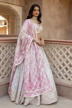 Abhinav Mishra, Chanderi Dupatta, Simple Lehenga, Indian Outfits Lehenga, Wedding Lehenga Designs, Lehenga Designs Simple, Indian Bride Outfits, Gaun Fashion, Traditional Indian Dress