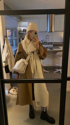 Winter Parisian Style, Vinter Mode Outfits, Latina Outfits, Snow Outfit, Autumn Fits, Fall Inspiration