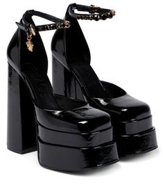 Dr Mundo, Versace Heels, Pretty Heels, Dr Shoes, Fashion Shoes Heels, Cute Shoes Heels, Shoes Heels Classy, Heels Classy, Fancy Shoes