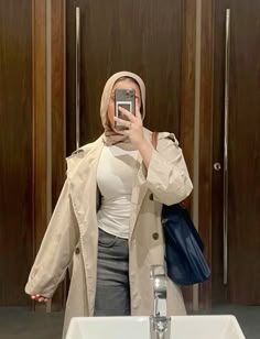 Hijabi Outfits Casual Winter, Hijabi Besties, Hijabi Winter, Fits Modest, Hijab Fall Outfits, Muslimah Fashion Casual, Modest Girly Outfits, Hijab Fashion Summer