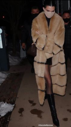 Winter Baddie, New Street Style, Baddie Fits, Professional Outfits Women, British Men, Dress For Success, Fur Fashion, Professional Outfits, Boss Lady