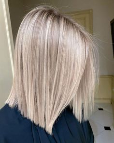 Platinum Long Bob, Shoulder Length Blonde Hair Balayage, Milky Blonde Hair, Sleek Long Bob, Bob Hairstyles For Thick Hair, Sand Blonde Hair, Long Bob Hairstyles For Thick Hair, Reese Witherspoon Hair, Babylights Blonde