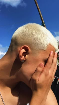 Buzzcut Bleach Men, Blonde Hair Buzzcut Men, Buzz With Fade, Men Short Blonde Hair, Men’s Faded Buzz, Bleach Blonde Buzz Cut, Buzzcuts Mens, 3 Guard Buzzcut, Buzz Cut Aestethic Men