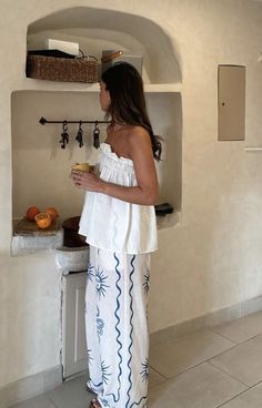 Spring Trends Outfits, Quoi Porter, Off Shoulder Crop Top, Slim Fit Dresses, Summer Fits, Feminine Outfit, Shoulder Crop Top, Happy Moments, Streetwear Women