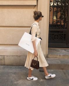 11 Items to Buy from  LABOR DAY SALES Christie Tyler, Style Année 80, Style Parisienne, Beige Outfit, All White Outfit, Neutral Outfit, Parisian Chic, Looks Chic