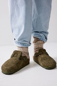 Boston Shearling Birkenstock Boston Shearling Birkenstock, Shearling Birkenstock, Boston Shearling, Birkenstock Boston Shearling, Husband Fashion, Casual Trendy Outfits, Anthro Style, Most Comfortable Sandals, Hipster Chic