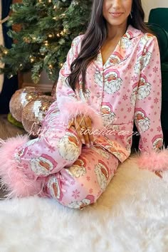 Christmas Besties, Besties Christmas, Christmas Lounge, Matching Family Christmas Pajamas, Shirt Collar Styles, Lounge Party, Christmas Pajama Set, Party Kleidung, Feather Trim