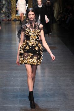 Dolce & Gabbana Fall 2012 Baroque Inspired Fashion, Inspired Fashion, Milan Fashion Week, Peplum Dress, High Fashion, What To Wear, Milan, Dolce And Gabbana, High Neck Dress