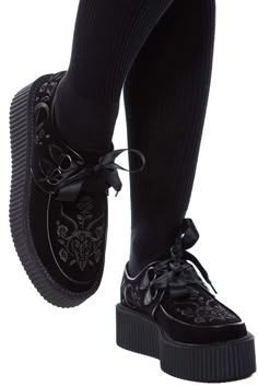 Gothic Mode, Goth Shoes, Creepers Shoes, 2010 Fashion, Dr Shoes, New Rock, Shoe Show, Mode Inspo, Goth Outfits