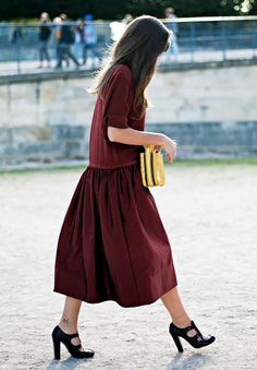 Street Style Fashion Photography, Fashion Week Dresses, Street Style Parisian, Moda Paris, Paris Fashion Week Street Style, Short Torso, Street Style Fashion, Feminine Silhouette, Parisian Chic