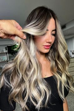 Woman with brown hair and frontal blonde highlights. Honey Highlights, Brown Hair With Blonde Highlights, Blonde Highlights, Hair Highlights, Brown Hair, Balayage, Skin Tones