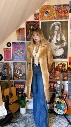 Vintage 70s street style 70s Funky Outfits, 70s Fashion Staples, Actual 70s Outfits, 70s Pop Star Outfit, Female 70s Fashion, Glam 70s Fashion, Alternative 70s Fashion, 70s New Years Eve Outfit, 70s Classy Fashion