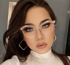 Vaca Outfits, Trendy Eyewear, Glasses Fashion Women, Cat Eye Glasses Frames, Glasses Makeup, Frame Eyeglasses, Eye Glasses Frames, Chique Outfits