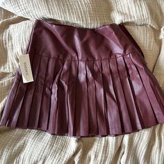 Bardot Red Pleated Mini Skirt - With Tags! Size 6 Or Medium. Spring Burgundy Mini Skirt, Pleated Mini Skirt, Mini Skirt, Womens Skirt, Mini Skirts, Size 6, Skirt, Tags, Red