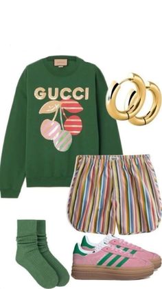 Gucci Jumper, Outfit With Shorts, Scandinavian Outfit, Looks Adidas, Jumper Women, Jumper Outfit, Skandinavian Fashion, Looks Street Style, Summer Fits