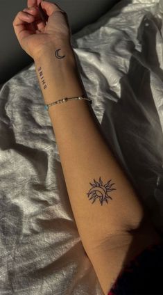 Fawn Tattoo, Font Tato, Tato Minimal, Small Pretty Tattoos, Feminine Tattoo, Small Hand Tattoos, Elephant Tattoo, Classy Tattoos, Discreet Tattoos