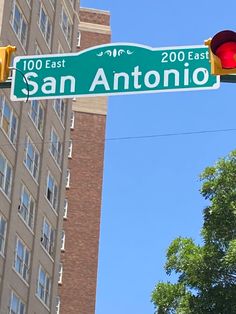 the street sign is clearly visible for all of us to see in san antonio, california