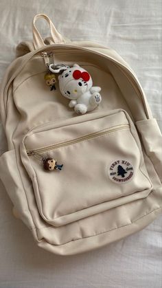 Mochila Kpop, Inside My Bag, What In My Bag, Cute Backpacks, Pretty Bags, Essential Bag