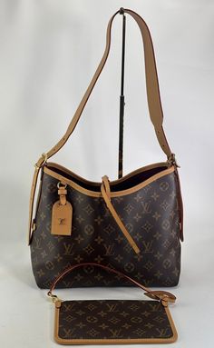 Documento sin título Guaranteed Authentic Louis Vuitton Carryall PM Monogram Canvas Shoulder Bag   DESCRIPTION: PLEASE REFER TO PICTURES FOR DETAILED CONDITION, IF YOU HAVE FURTHER QUESTIONS PLEASE LET US KNOW. The bag is in excellent condition. The canvas is in great condition. The inside is in great condition. You will love this beautiful bag. Monogram canvas Adjustable shoulder strap Microfiber lining Interior zipped compartment, 2 medium open pockets Golden colour metallic pieces   MEASUREMENTS AND SERIAL NUMBER: (WxHxD) 11.4" x 9.4" x 4.7" inches Serial number / Date code: Microchip   PAYMENT: Payment must be received within 3 days, unless you have notified me for a pre-arrangement within 3 days.   SHIPPING AND HANDLING: All items are shipped within one business day as soon as the pay Louis Vuitton Big Bag, Louis Vuitton Carryall, Designer Handbags Louis Vuitton, Pm Monogram, Golden Colour, Handbags Louis Vuitton, Big Bag, Big Bags, Canvas Shoulder Bag