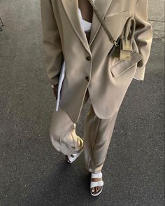 Look Hippie Chic, Fashion Trend Report, Suit Trousers, Night Out Outfit, Mode Inspo, Oversized Blazer, Inspiration Mode, Looks Style