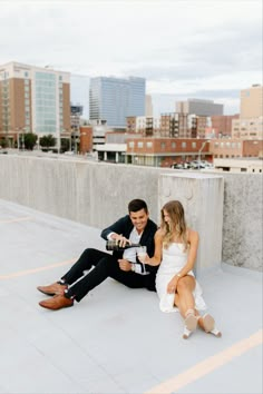 Downtown Kansas City Rooftop Engagement Photo Ideas | Erin + Vic had the best time. This brides elegant engagement outfit was perfect! @kaylamhansonphoto Rooftop Wedding Photoshoot, Engagement Pictures Rooftop, Oklahoma City Engagement Photos, Engagement Photos Outfits Downtown, Engagement Photos Ideas Downtown, August Engagement Photos Outfits, Down Town Engagement Photos, Downtown Kansas City Engagement Photos, Engagement Photo Shoot City