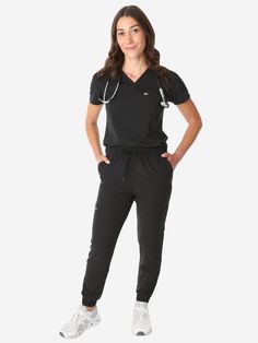 Our Women’s Tuckable One-Pocket Scrub Top is a sporty twist on the classic chest-pocket scrub top. If you like to tuck your scrub top, this one's for you! We designed this scrub top to be a bit longer so it will stay tucked all day and added split vents at the sides so it fits nicely over your hips, whether you wear it tucked or untucked. Featuring our signature, breathable mesh accents in all the right places, you will stay fresh and dry. Our unique soft and stretchy performance fabric makes th Scrubs Photoshoot, Nursing Photos, Graduation Nursing, Wonderwink Scrubs, Travel Nurse, My Dream Job, 130 Lbs, Scrub Sets, Royal Blue Color