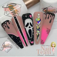 Black Ghost Face Nails, Ghost Face Nails Pink, Pink Ghost Face Nails, Ghost Face Nails, Pink Acrylic Nail Designs, Black And Nude Nails, Halo Nails, Nail Halloween, Ghost Nails