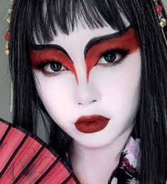 Ancient Japanese Makeup, Japanese Halloween Makeup, Asian Halloween Makeup, Geisha Makeup Traditional, Japanese Halloween Costume, Ninja Makeup, Guru Makeup, Vampire Beauty